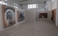 杨振中个展 工作室内“过道”密布,