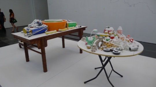 这场展览比原定计划推迟了大半年,金氏彻平对此很乐观,他认为这样一来他反而有了更充足的时间可以准备展览
这场展览比原定计划推迟了大半年,金氏彻平对此很乐观,他认为这样一来他反而有了更充足的时间可以准备展览