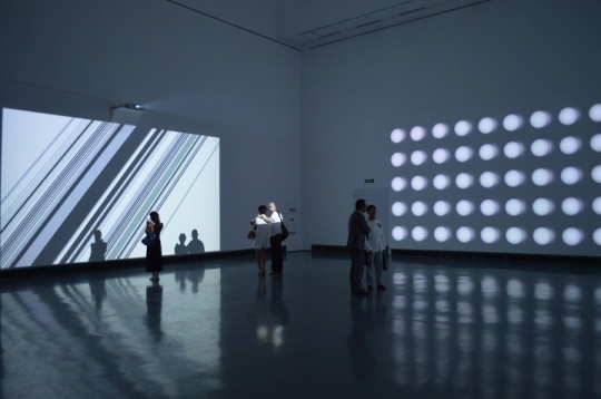 互动性成为崔岫闻这次根据苏州美术馆的结构和平面图量身定制的作品的关键
