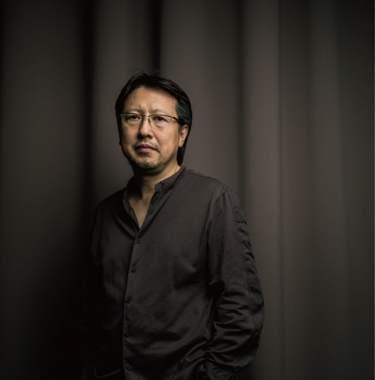 李贵君 出入“画室”的写实派 李贵君 出入“画室”的写实派