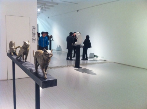李鑫宇“雕塑日记”个展现场,经历二房东风波后的玉兰堂画廊迎来了重新开放
李鑫宇“雕塑日记”个展现场,经历二房东风波后的玉兰堂画廊迎来了重新开放