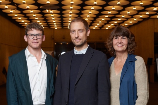 三位策展人,从左至右分别是:Anthony Elms,Stuart Comer及Michelle Grabner
三位策展人,从左至右分别是:Anthony Elms,Stuart Comer及Michelle Grabner