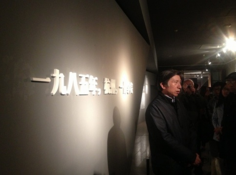 范迪安表示,“’85美术新潮”的实质是美术上新的“思”潮,“思”从何来,“思”的文化逻辑是何种情状,艺术运动与社会变革现实之间有着怎样的关联,都值得再研究再认识。
范迪安表示,“’85美术新潮”的实质是美术上新的“思”潮,“思”从何来,“思”的文化逻辑是何种情状,艺术运动与社会变革现实之间有着怎样的关联,都值得再研究再认识。