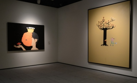 郝朗作品（左）《金鱼王子》 高瑀作品（右）《当代艺术是颗摇钱树》
