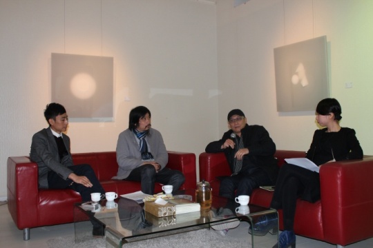 新闻发布会现场嘉宾：艺术家蔡磊、策展人鲍栋、展望、林大画廊北京经理王一妃
