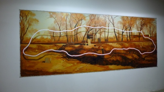 一楼小展厅,张慧带来的大件绘画作品
一楼小展厅,张慧带来的大件绘画作品