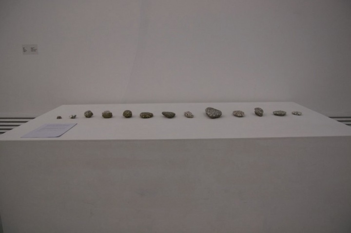 王光乐喜欢磨石头的证据 作品展出于蜂巢当代艺术中心
