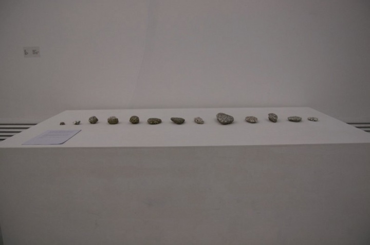 王光乐喜欢磨石头的证据 作品展出于蜂巢当代艺术中心
王光乐喜欢磨石头的证据 作品展出于蜂巢当代艺术中心