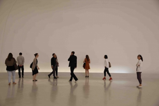 策展人团队在中央美院美术馆看场地
策展人团队在中央美院美术馆看场地