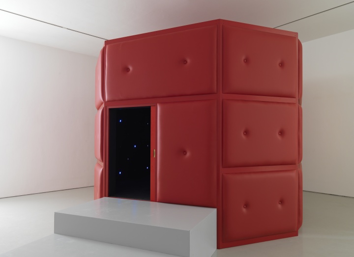 Tatsuo Miyajima, Life Palace (tea room) 2013, Courtesy the artist and Lisson Gallery
Tatsuo Miyajima, Life Palace (tea room) 2013, Courtesy the artist and Lisson Gallery