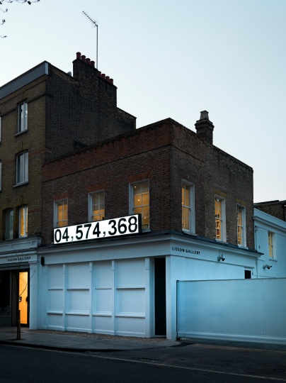 SANTIAGO SIERRA, Dedicated to the Workers and Unemployed, Installation view, Lisson Gallery, London 2012
SANTIAGO SIERRA, Dedicated to the Workers and Unemployed, Installation view, Lisson Gallery, London 2012