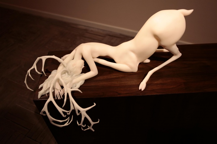 《弱水》  80×45×60cm 树脂 2011
