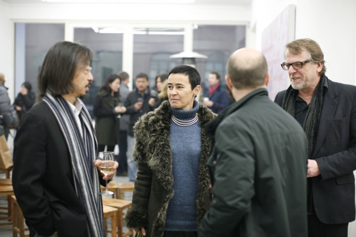 黄锐、博而励画廊负责人Waling Boers(右一)及展览开幕到场的友人
黄锐、博而励画廊负责人Waling Boers(右一)及展览开幕到场的友人