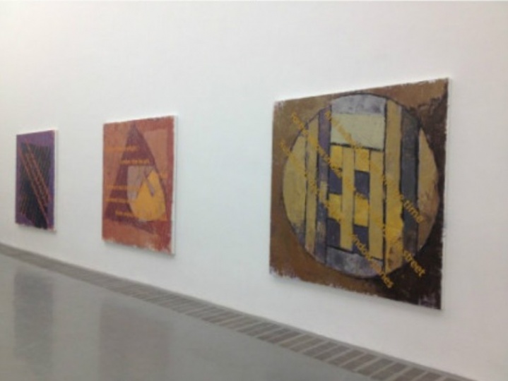 展厅中黄锐的作品《荒原系列》
展厅中黄锐的作品《荒原系列》