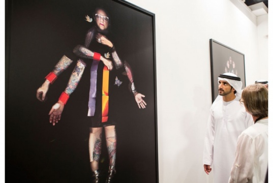 迪拜酋长Mohammed Bin Rashid Al Maktoum在开幕式现场 Photo:Courtesy Art Dubai 2014
迪拜酋长Mohammed Bin Rashid Al Maktoum在开幕式现场 Photo:Courtesy Art Dubai 2014