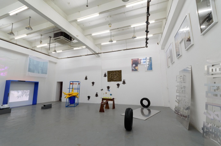 重庆器·Haus空间举办的“HUACK TUH!——2013黄桷坪双年展”现场<br> 重庆器·Haus空间举办的“HUACK TUH!——2013黄桷坪双年展”现场<br>
