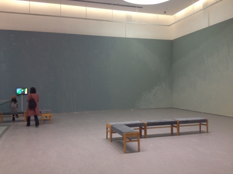 李姝睿以展厅墙面本身为画布的创作
李姝睿以展厅墙面本身为画布的创作