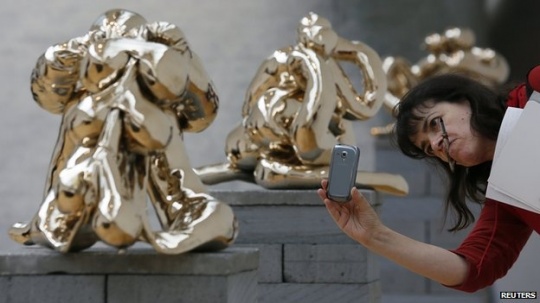2013年,卢卡斯的青铜雕塑在伦敦Whitechapel画廊展出 图片来源:http://www.bbc.com
2013年,卢卡斯的青铜雕塑在伦敦Whitechapel画廊展出 图片来源:http://www.bbc.com