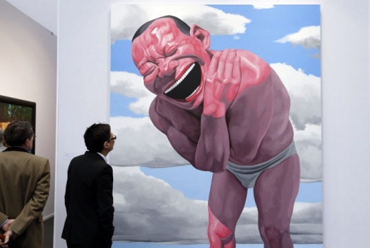 岳敏君作品《蓝天白云》(图片来源:Artdaily)
岳敏君作品《蓝天白云》(图片来源:Artdaily)