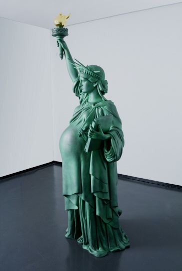 《别管是谁的!我怀上了就是我的。No.12》 225x65x80cm 雕塑 2008
《别管是谁的!我怀上了就是我的。No.12》 225x65x80cm 雕塑 2008