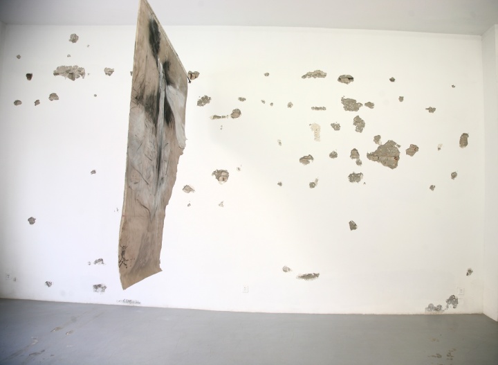 2013年3月,站台中国推出的“ 丛林II:弥漫的形态——相对论”展览现场
2013年3月,站台中国推出的“ 丛林II:弥漫的形态——相对论”展览现场