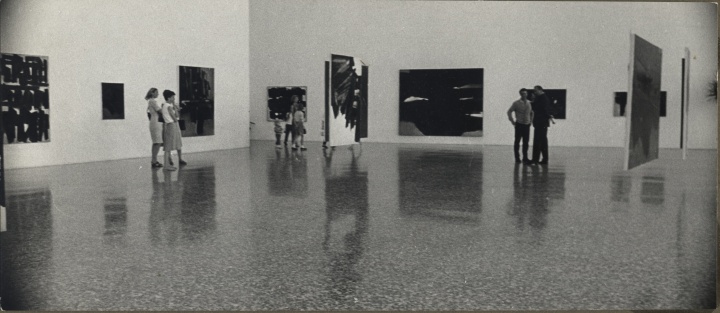 1966年休斯顿美术馆举行的苏拉日回顾展 © Soulages Archives, Paris
1966年休斯顿美术馆举行的苏拉日回顾展 © Soulages Archives, Paris