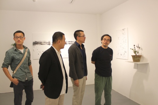 卢征远(右2)与导师隋建国(右1)
卢征远(右2)与导师隋建国(右1)