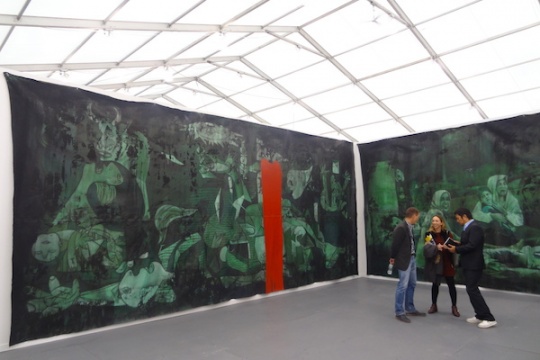 Vermelho画廊展位上Dora Longo Bahia创作《Farsa – Picasso (Guernica) 》Photo: Benjamin Sutton
Vermelho画廊展位上Dora Longo Bahia创作《Farsa – Picasso (Guernica) 》Photo: Benjamin Sutton