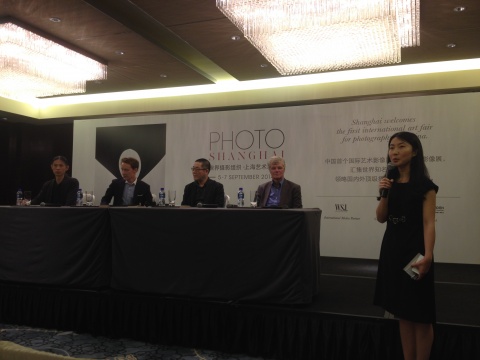 上海艺术影像展主席Sandy Angus、总监Alexander Montague-Sparey、顾问王璜生、荣荣出席发布会
上海艺术影像展主席Sandy Angus、总监Alexander Montague-Sparey、顾问王璜生、荣荣出席发布会
