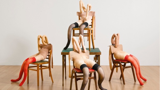 莎拉•卢卡斯(Sarah Lucas)1998年的一件独版雕塑《ACE IN THE HOLE》以90万美元的价格成交
莎拉•卢卡斯(Sarah Lucas)1998年的一件独版雕塑《ACE IN THE HOLE》以90万美元的价格成交