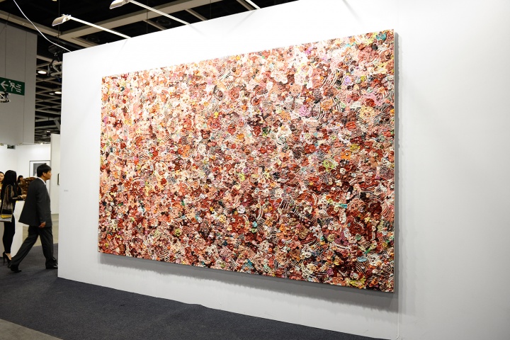 佩斯画廊展位正面墙呈现了张洹作品《春天里的罂粟花》
佩斯画廊展位正面墙呈现了张洹作品《春天里的罂粟花》