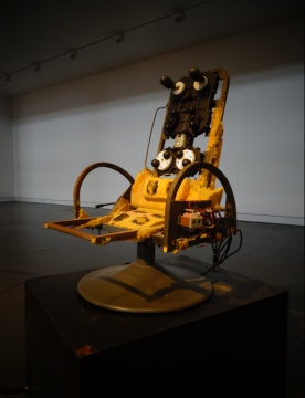 杨振中《按摩椅：后来，爱迪生的直流电输给了交流电按摩椅》（局部）