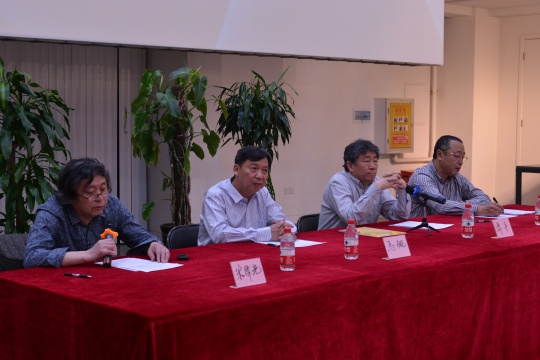 《雕塑》杂志执行主编宋伟光、中国工艺美术学会副理事长马佩、中央美术学院副院长谭平、中央美术学院雕塑创作研究所所长孙伟
《雕塑》杂志执行主编宋伟光、中国工艺美术学会副理事长马佩、中央美术学院副院长谭平、中央美术学院雕塑创作研究所所长孙伟