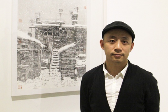 艺术家李百鸣在他的作品前
艺术家李百鸣在他的作品前