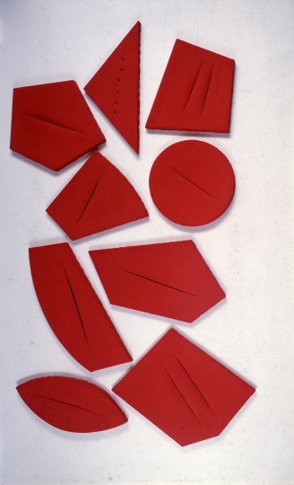 结合裂痕与破洞的作品《Concetto spaziale, I quanta》 © Fondazione Lucio Fontana, Milano / by SIAE / Adagp, Paris 2014
结合裂痕与破洞的作品《Concetto spaziale, I quanta》 © Fondazione Lucio Fontana, Milano / by SIAE / Adagp, Paris 2014