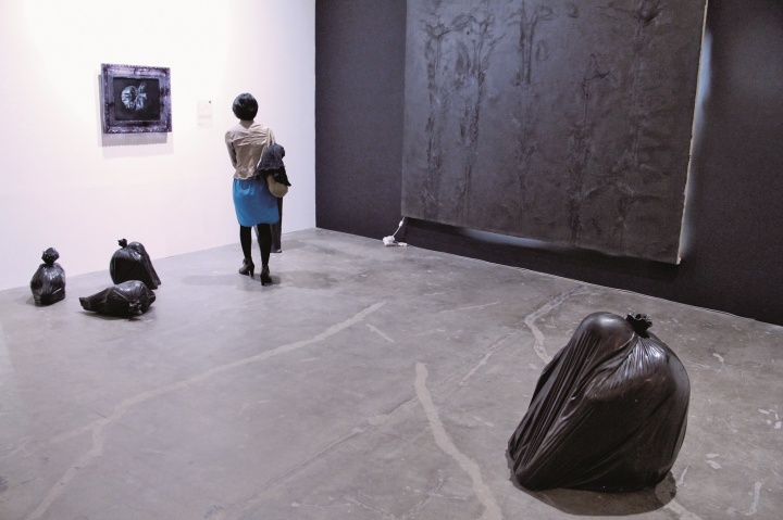 凤凰艺都在艺术登陆新加坡上展出了卢征远个展
凤凰艺都在艺术登陆新加坡上展出了卢征远个展