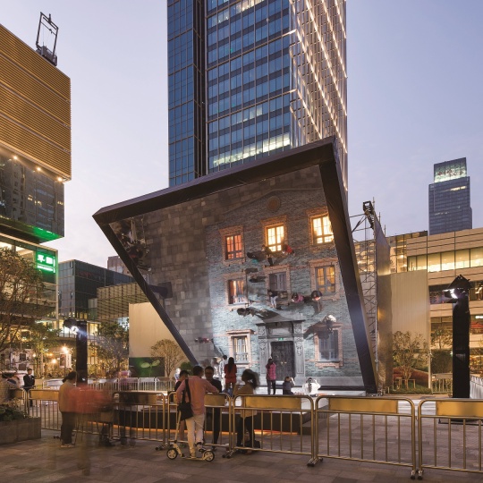 Leo Xu Projects呈现的Leandro Erlich个展《上海计划》 展览现场呈现出一种特别的时空混搭(JJYPHOTO 2013)
Leo Xu Projects呈现的Leandro Erlich个展《上海计划》 展览现场呈现出一种特别的时空混搭(JJYPHOTO 2013)