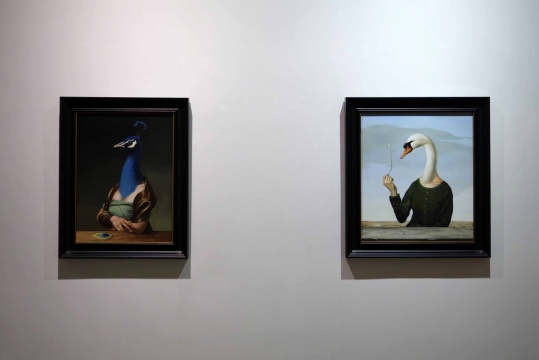 徐帆《静待4》60x70cm 布面油画 2014 (左)
徐帆《静待5》60x80cm 布面油画 2014 (右)
徐帆《静待4》60x70cm 布面油画 2014 (左)
徐帆《静待5》60x80cm 布面油画 2014 (右)