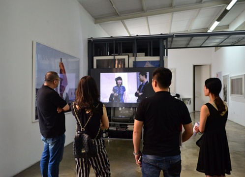 季晓枫与媒体在在3画廊
季晓枫与媒体在在3画廊