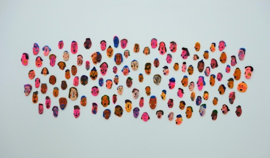 雷磊  《宁都·脸》60x100cm  木板，软陶   2012
