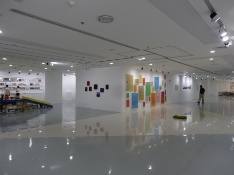 2000㎡的展厅内本次共呈现了33位艺术家的130余件作品
