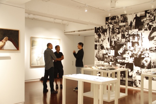 这场展览最终的目的,是让艺术家的绘画创作与导演的电影创作形成一种时代的碰撞 这场展览最终的目的,是让艺术家的绘画创作与导演的电影创作形成一种时代的碰撞