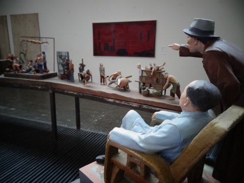中意双年展在艺术工厂展厅内展出的中国艺术家作品
