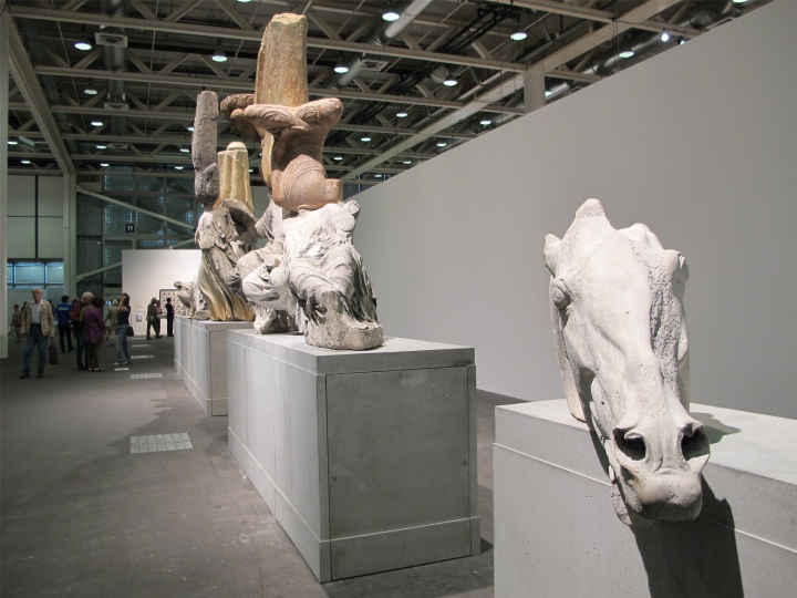 徐震在Unlimited中的作品,算得上全场展示效果最好的作品之一
徐震在Unlimited中的作品,算得上全场展示效果最好的作品之一