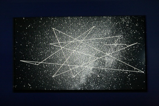 作品《星际旅行》 2013 录像装置 时长:06:34
作品《星际旅行》 2013 录像装置 时长:06:34