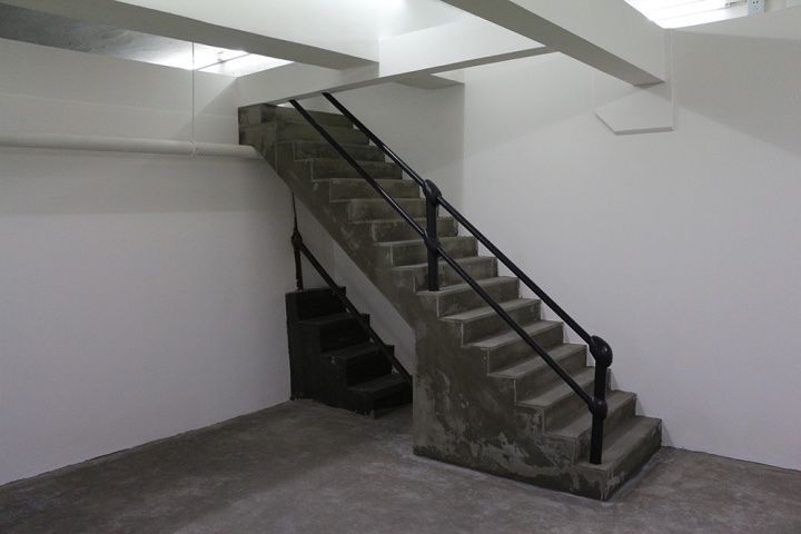 刘钢在上午艺术空间实施的项目“当空间作为作品”现场
刘钢在上午艺术空间实施的项目“当空间作为作品”现场