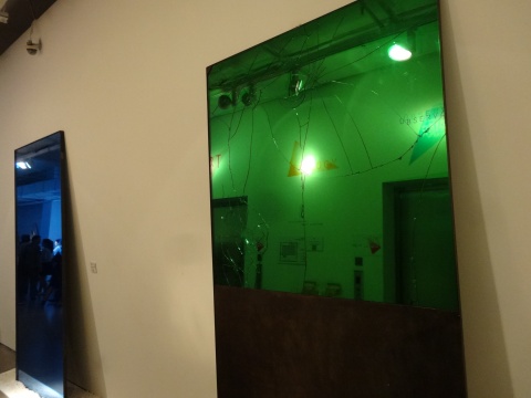 UNMASK为展览量身定制的镜子“装饰中的修辞”
UNMASK为展览量身定制的镜子“装饰中的修辞”