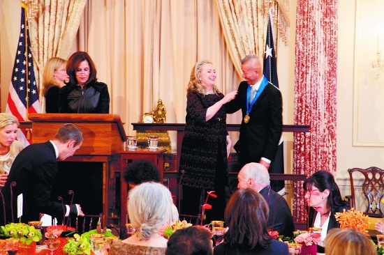 2012年，旅美艺术家蔡国强荣获美国国务院艺术勋章
