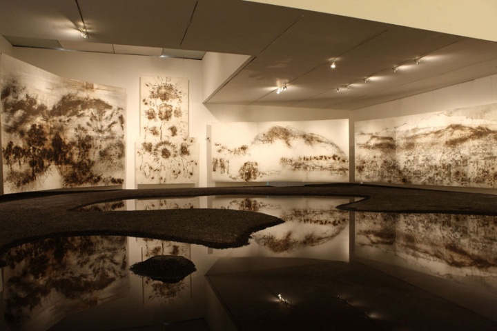 火药画,成为了蔡国强最为抢眼的符号
火药画,成为了蔡国强最为抢眼的符号