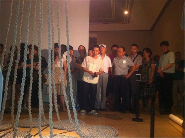 由吴洪亮策划的“爻--王雷2013年1月1日至12月31日”在中国美术馆展出
由吴洪亮策划的“爻--王雷2013年1月1日至12月31日”在中国美术馆展出